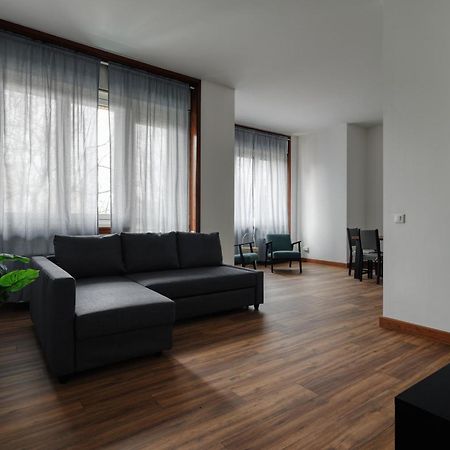 Joivy Chic 3-Bed Flat Near Colonne Di San Lorenzo Milan Bagian luar foto