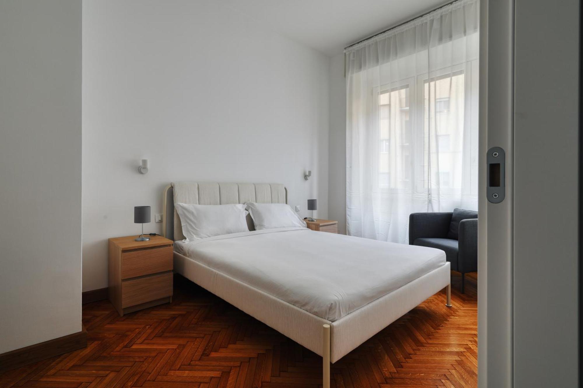 Joivy Chic 3-Bed Flat Near Colonne Di San Lorenzo Milan Bagian luar foto