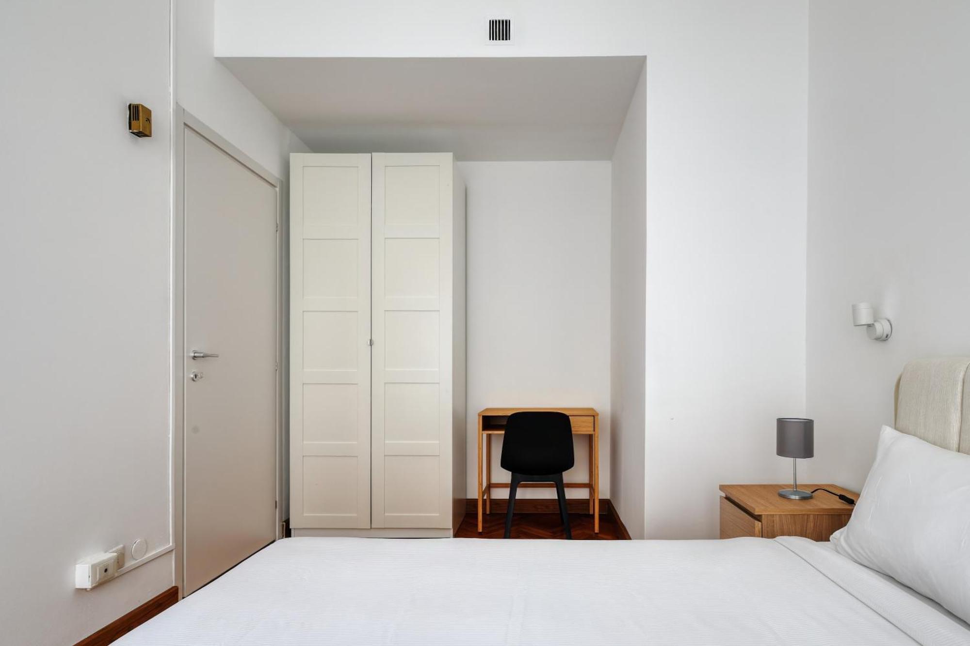 Joivy Chic 3-Bed Flat Near Colonne Di San Lorenzo Milan Bagian luar foto