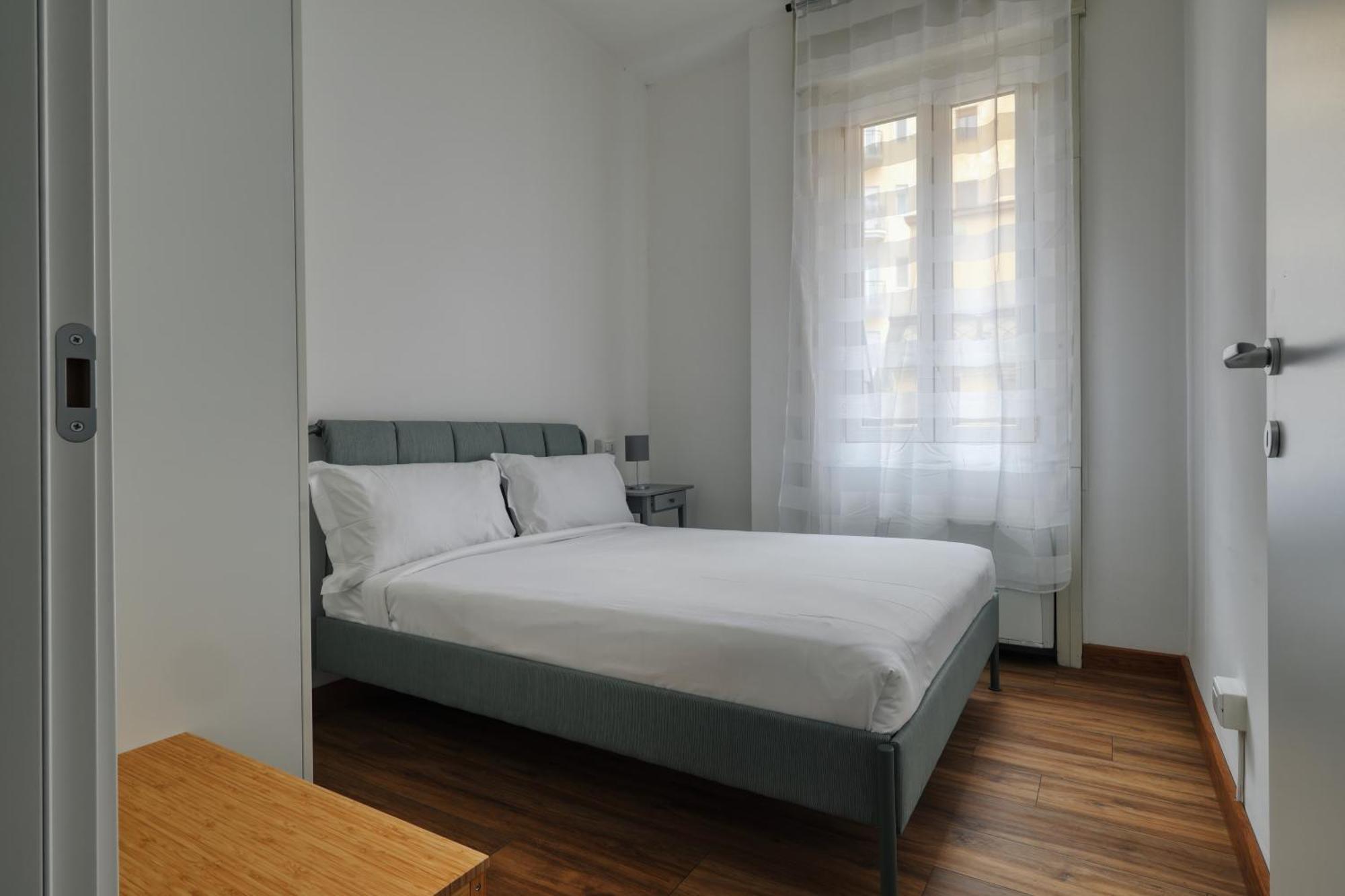 Joivy Chic 3-Bed Flat Near Colonne Di San Lorenzo Milan Bagian luar foto