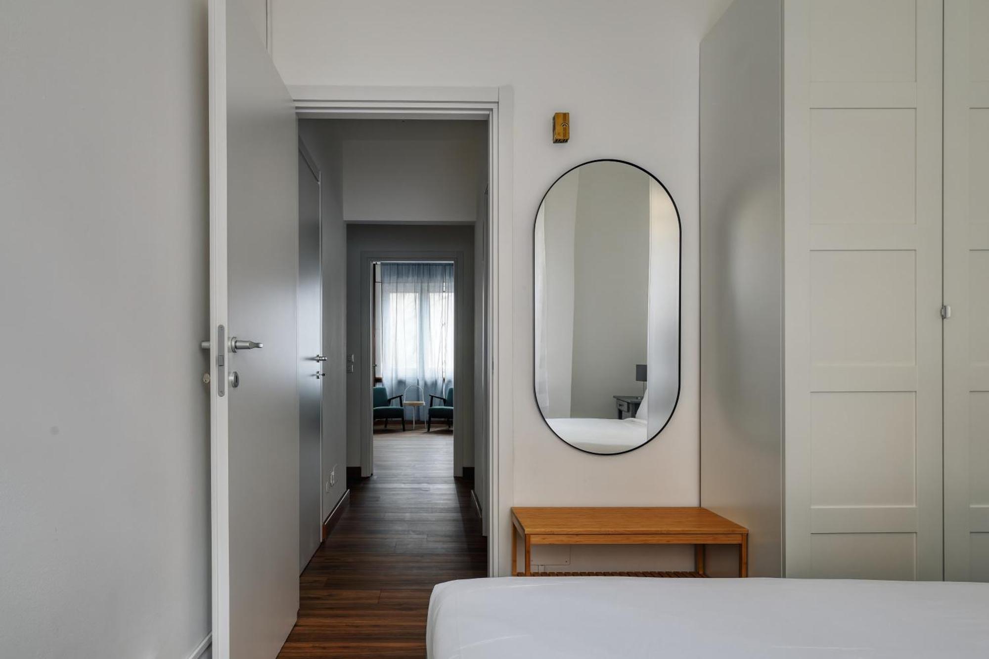 Joivy Chic 3-Bed Flat Near Colonne Di San Lorenzo Milan Bagian luar foto