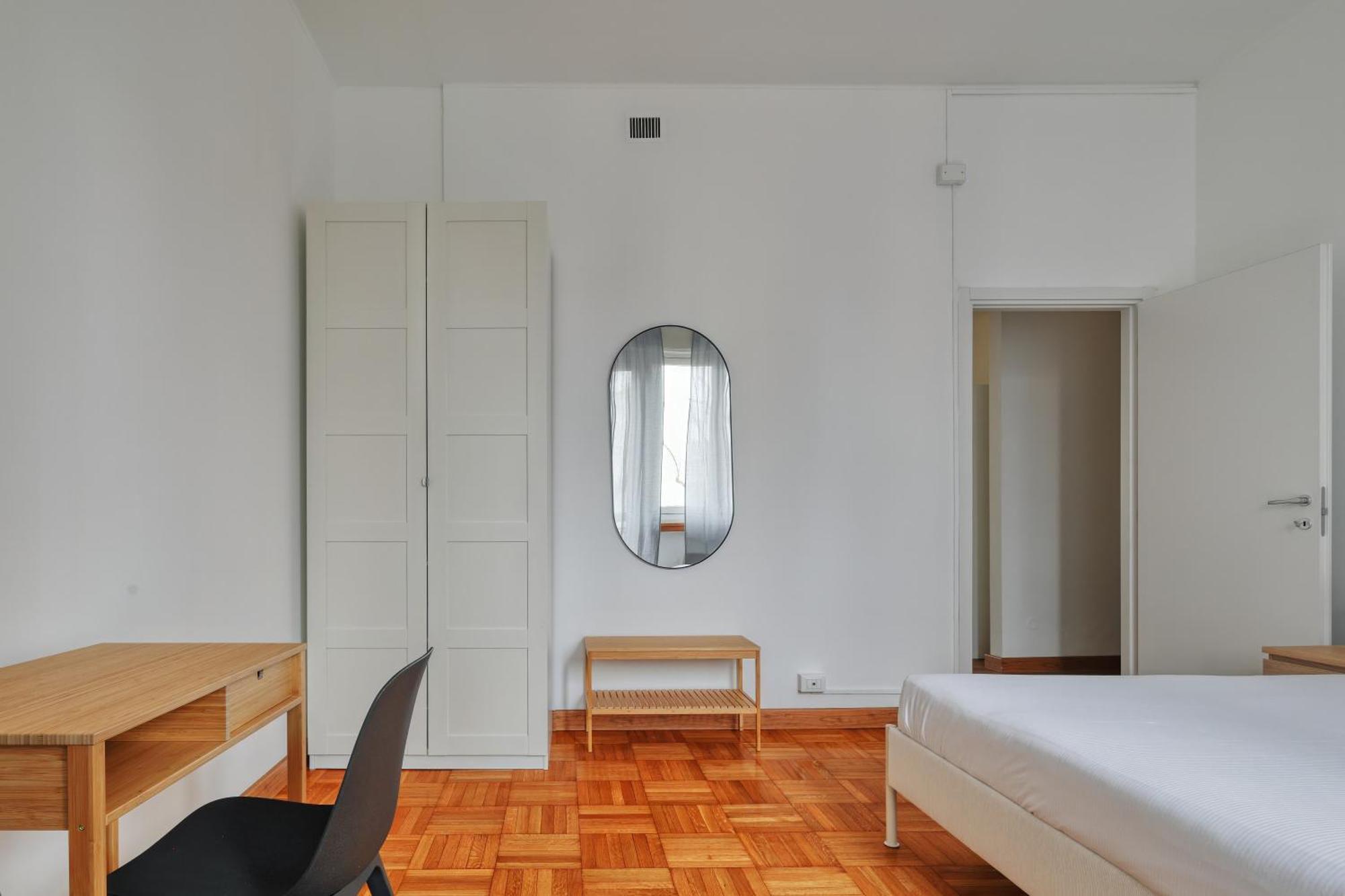 Joivy Chic 3-Bed Flat Near Colonne Di San Lorenzo Milan Bagian luar foto