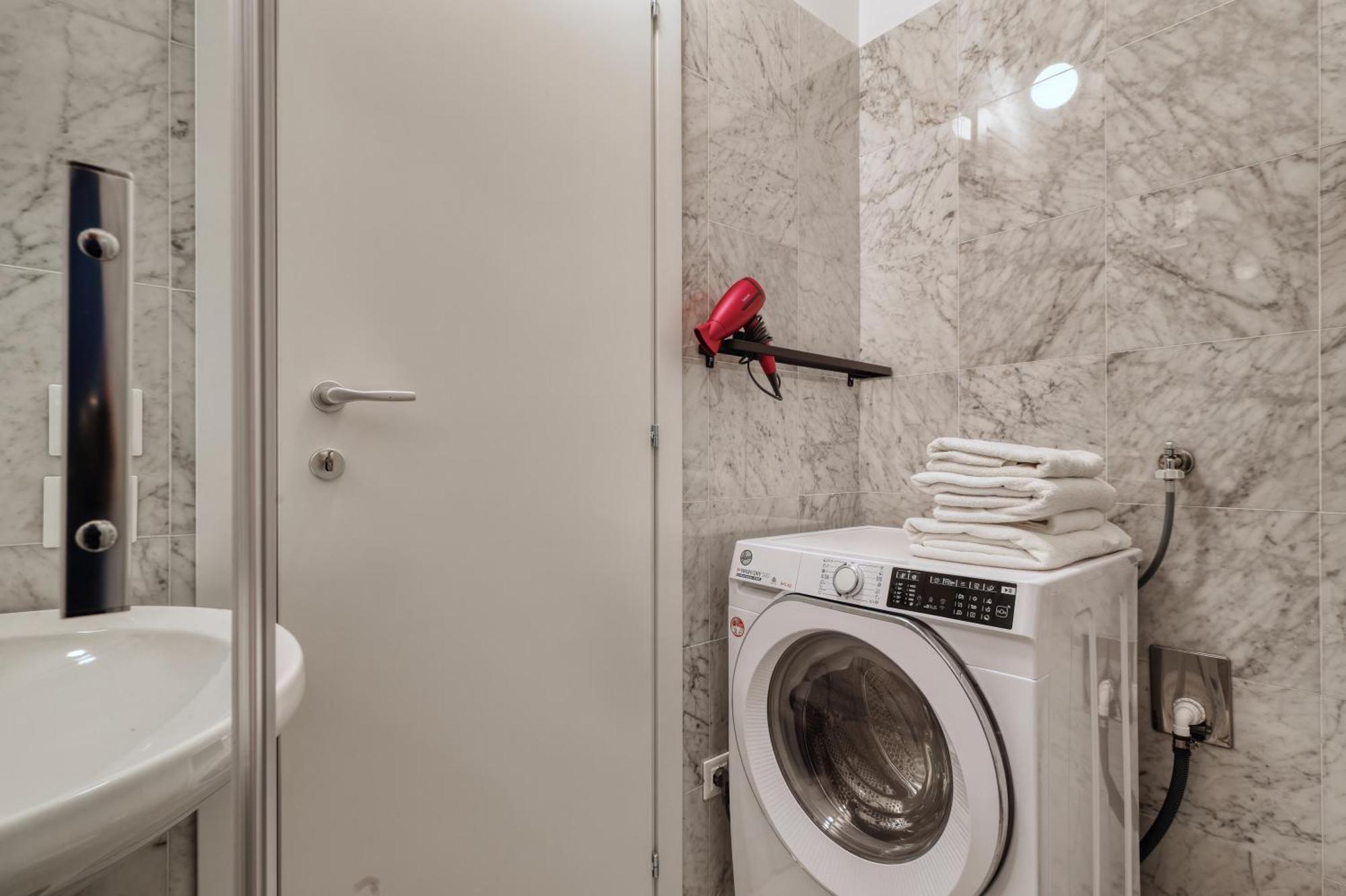 Joivy Chic 3-Bed Flat Near Colonne Di San Lorenzo Milan Bagian luar foto