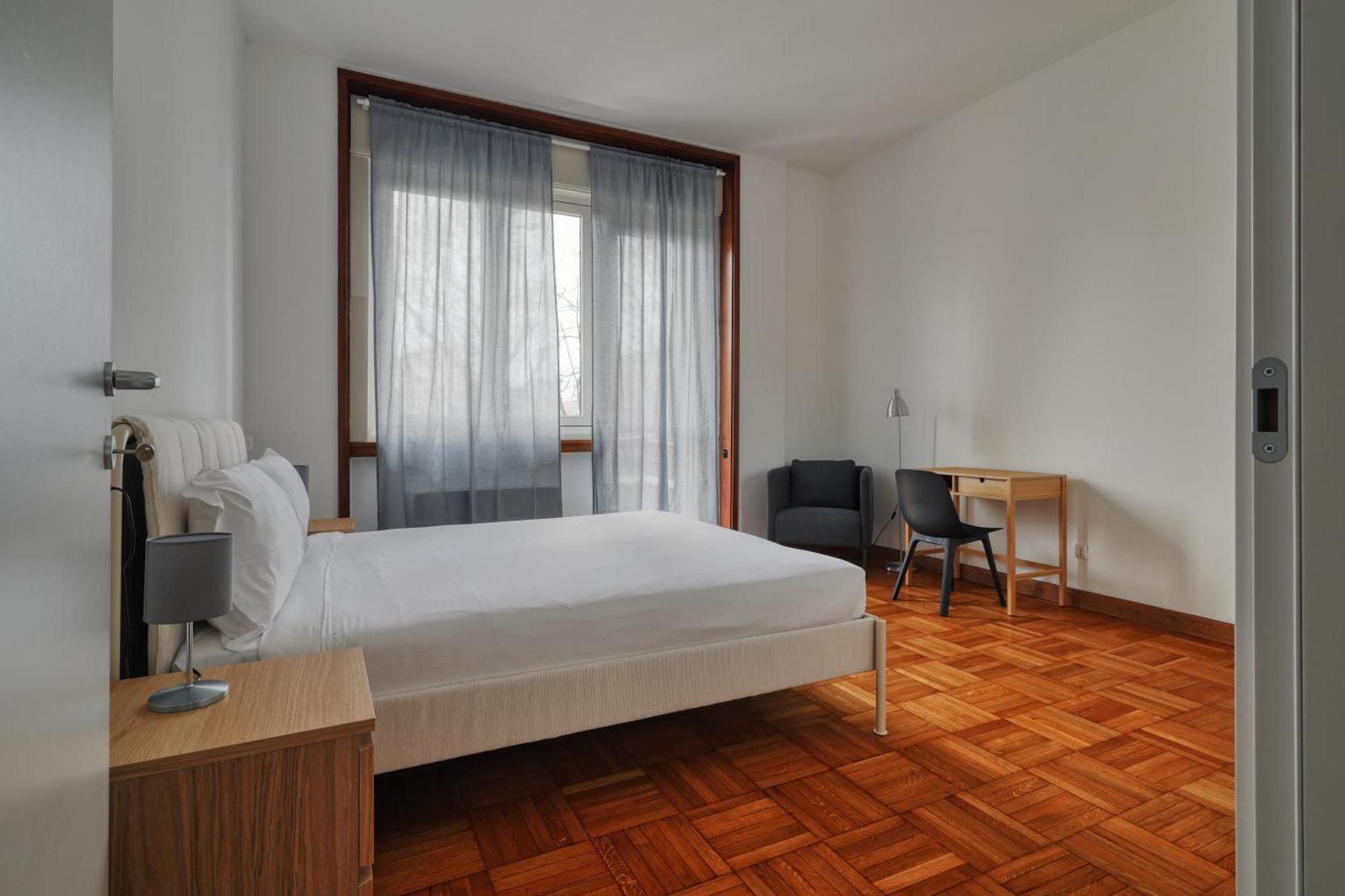 Joivy Chic 3-Bed Flat Near Colonne Di San Lorenzo Milan Bagian luar foto