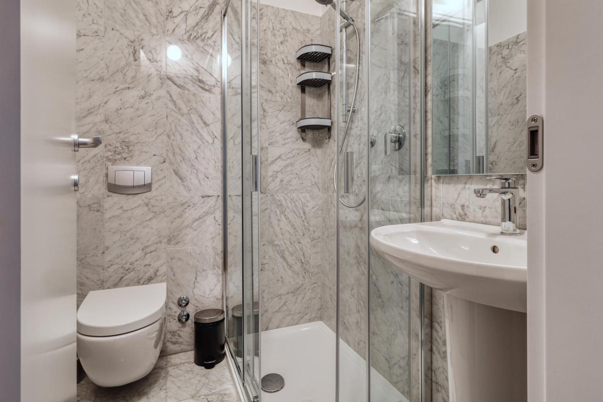 Joivy Chic 3-Bed Flat Near Colonne Di San Lorenzo Milan Bagian luar foto