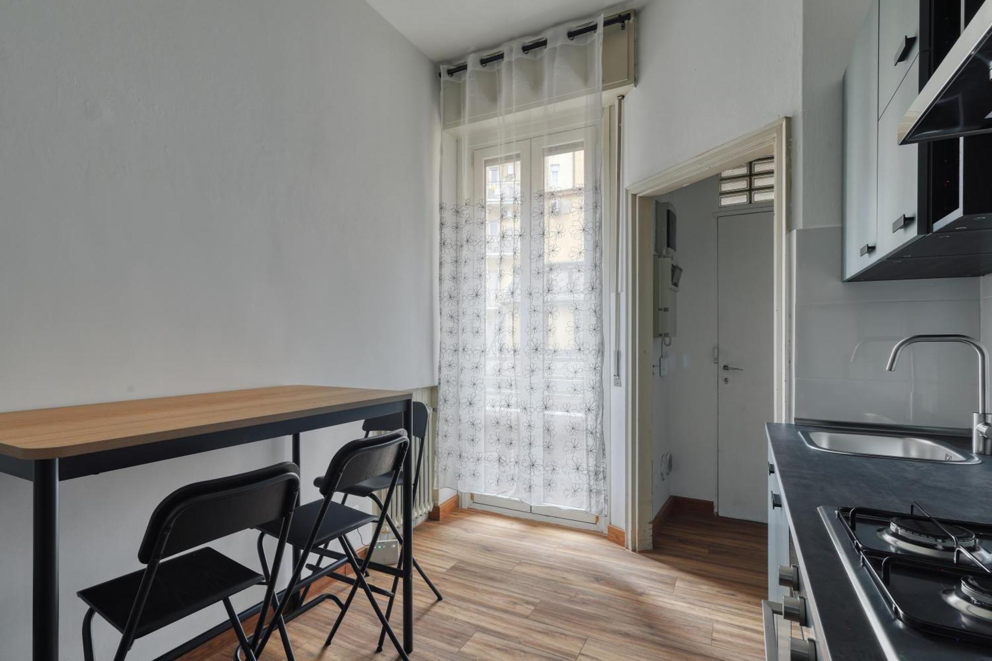 Joivy Chic 3-Bed Flat Near Colonne Di San Lorenzo Milan Bagian luar foto