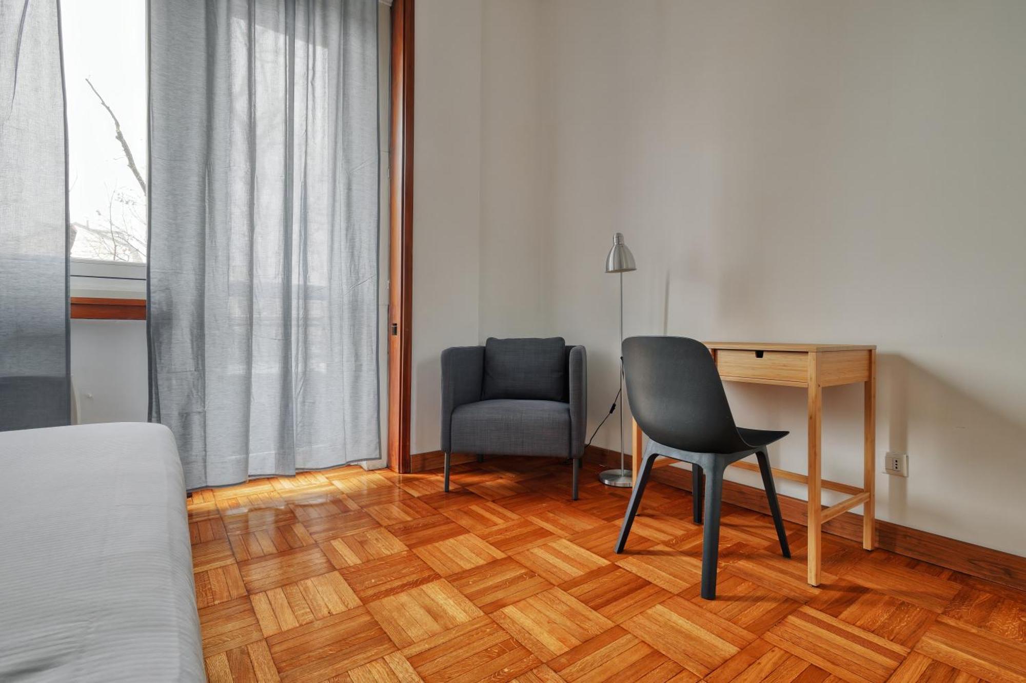 Joivy Chic 3-Bed Flat Near Colonne Di San Lorenzo Milan Bagian luar foto